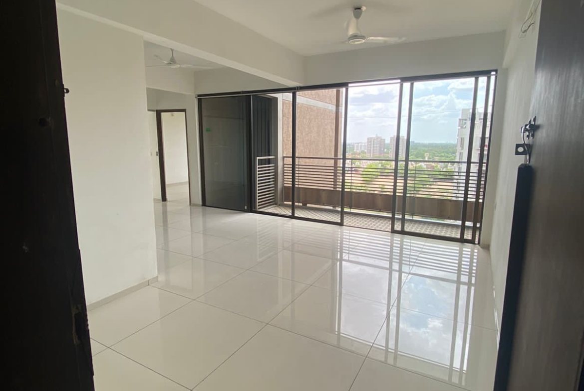 3 Beds Flat for Sale in Ahmedabad, Gujarat