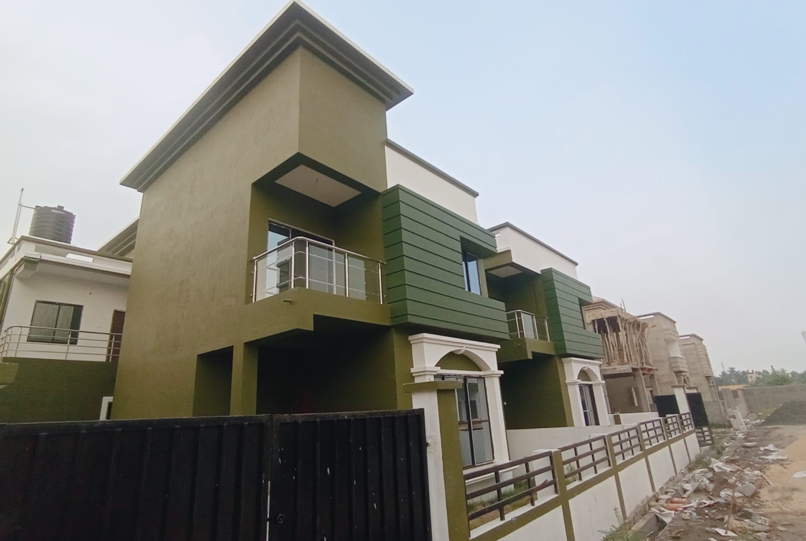 Villa:- LACUS 3 Beds Villa for Sale in Kolkata