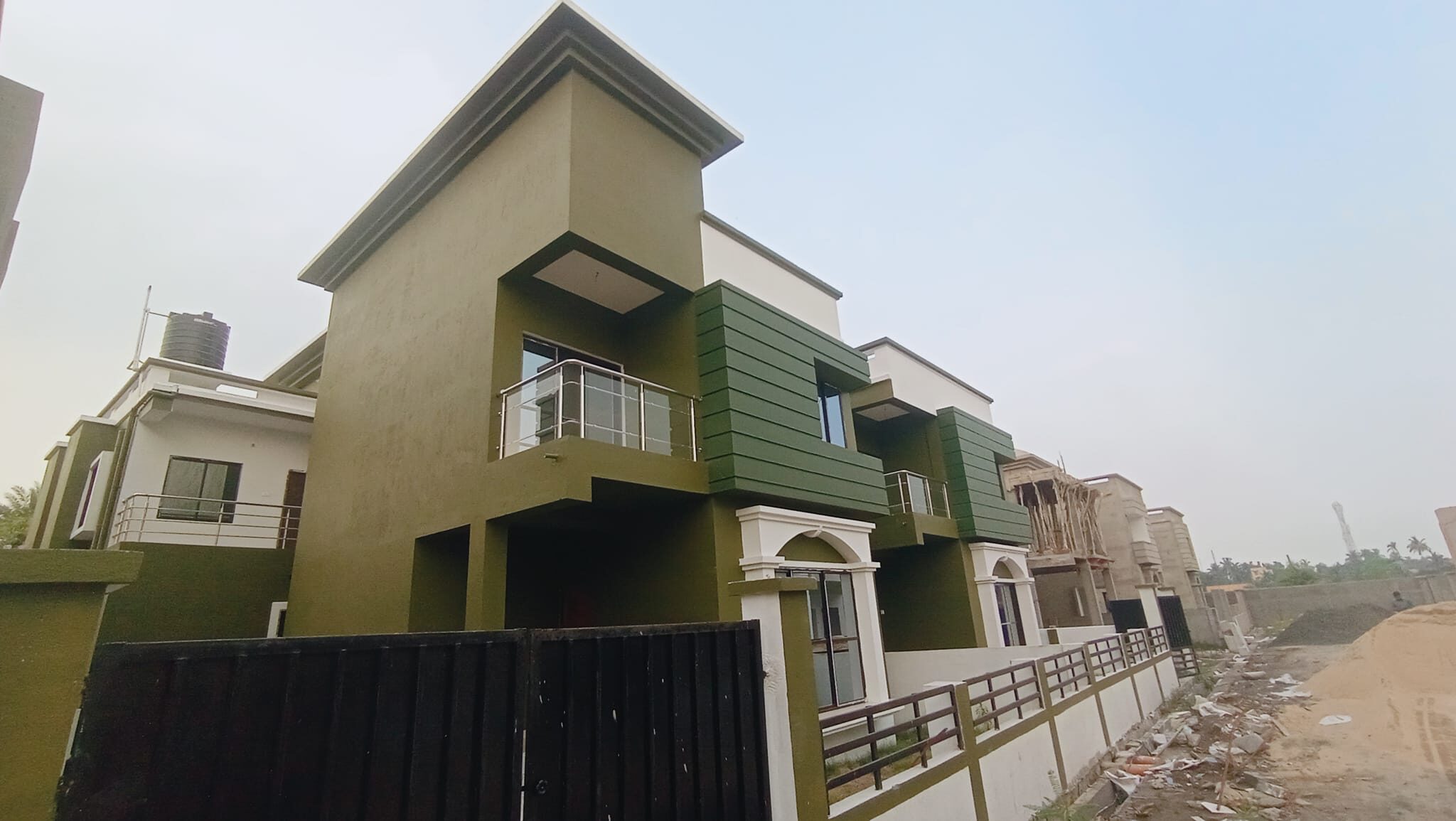 h4 Villa:- LACUS 3 Beds Villa for Sale in Kolkata