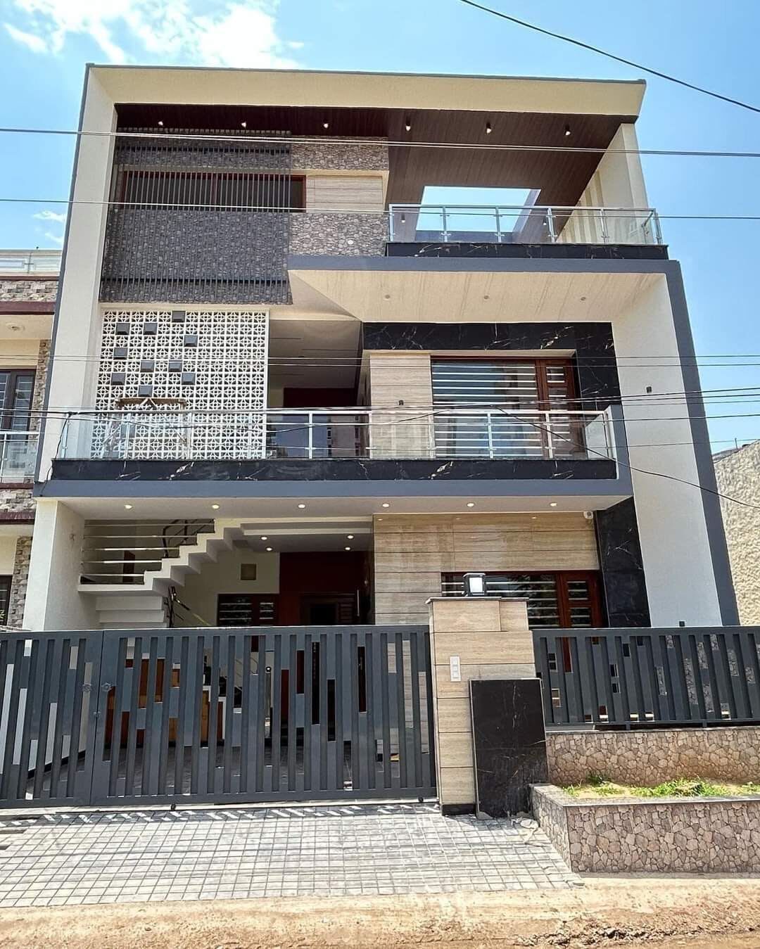 moh 4 BEDS BRAND NEW 4BHK 200SQYD KOTHI FOR SALE IN MOHALI, PUNJAB