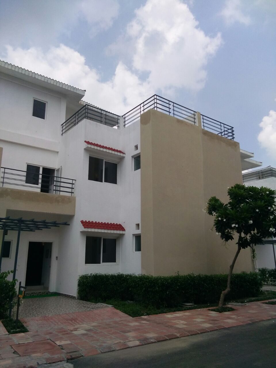 4 Beds 4 Baths Villa for Sale in Greater Noida