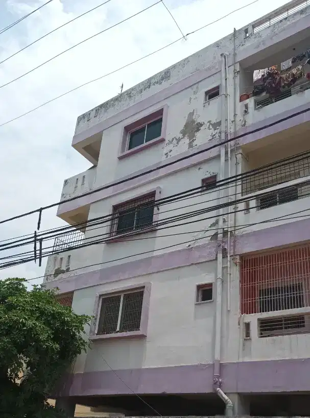2 Bds – 2 Ba – 1050 ft2 Pandeypur in front of awas vikas colony