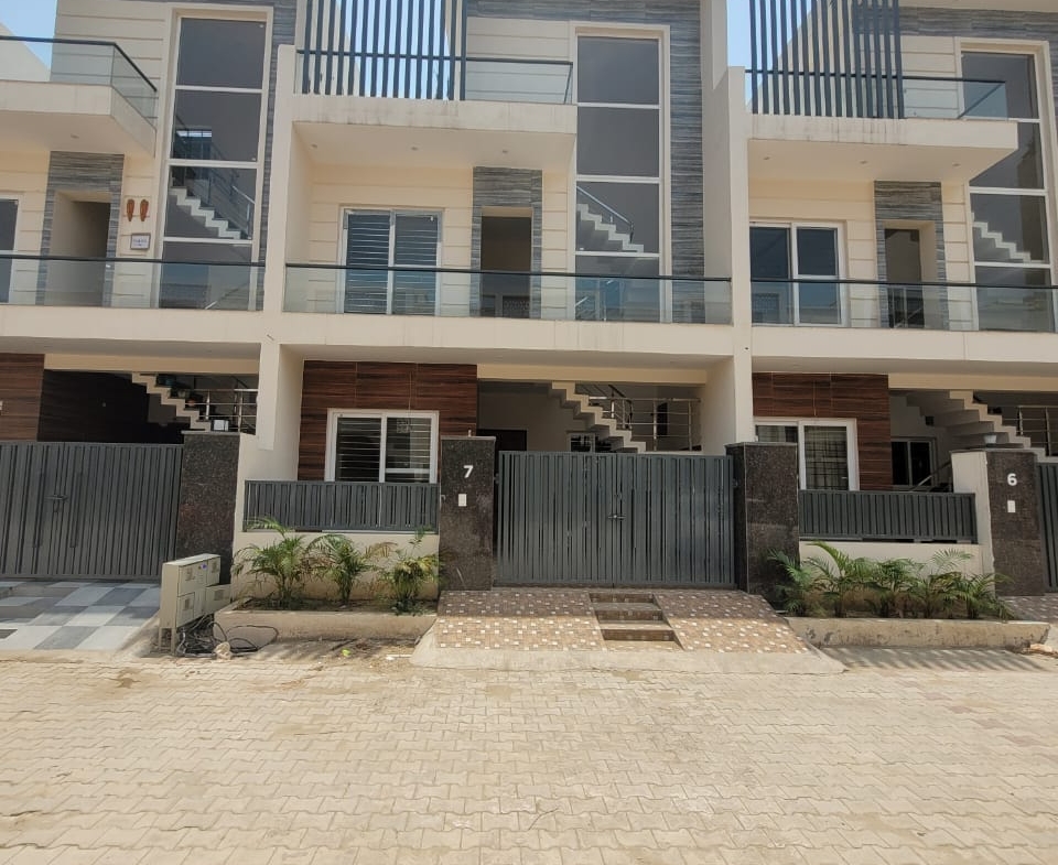 4 Beds 4 Baths for Sale in Sunny Enclave, Mohali, Punjab