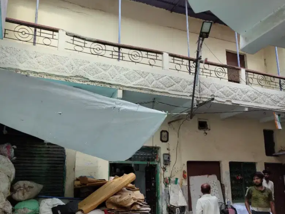 4+ Bds – 4+ Ba – 4389 ft2 Sewayi Mandi Nakas Kone pr 500 guz ka Bada Makaa