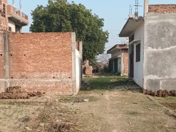 1 Bds – 1 Ba – 490 ft2 हरिश्चंद्र पी जी कालेज रिंग रोड लालपुर