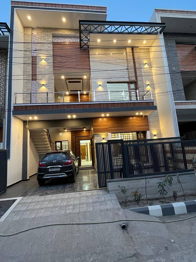 5 Beds Independent House For Sale in Chandigarh