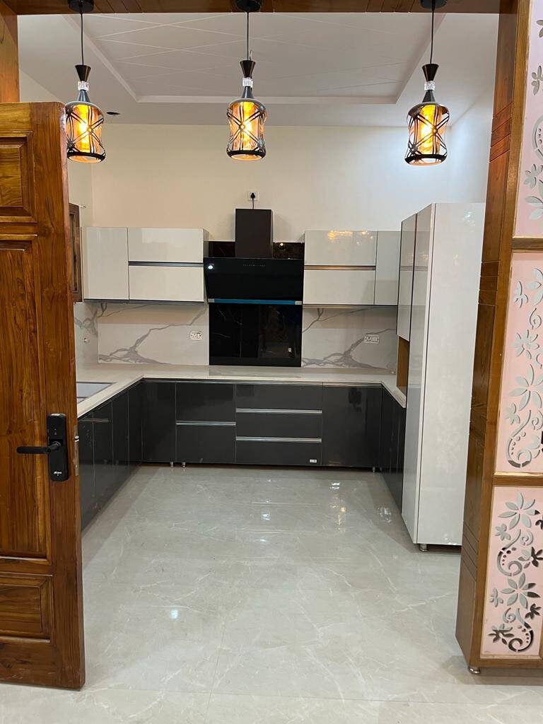 5 Beds Independent House For Sale in Chandigarh