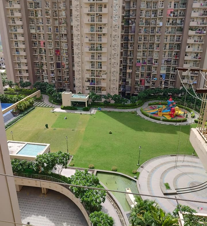 Flats & plot For sale in Noida & Noida extension