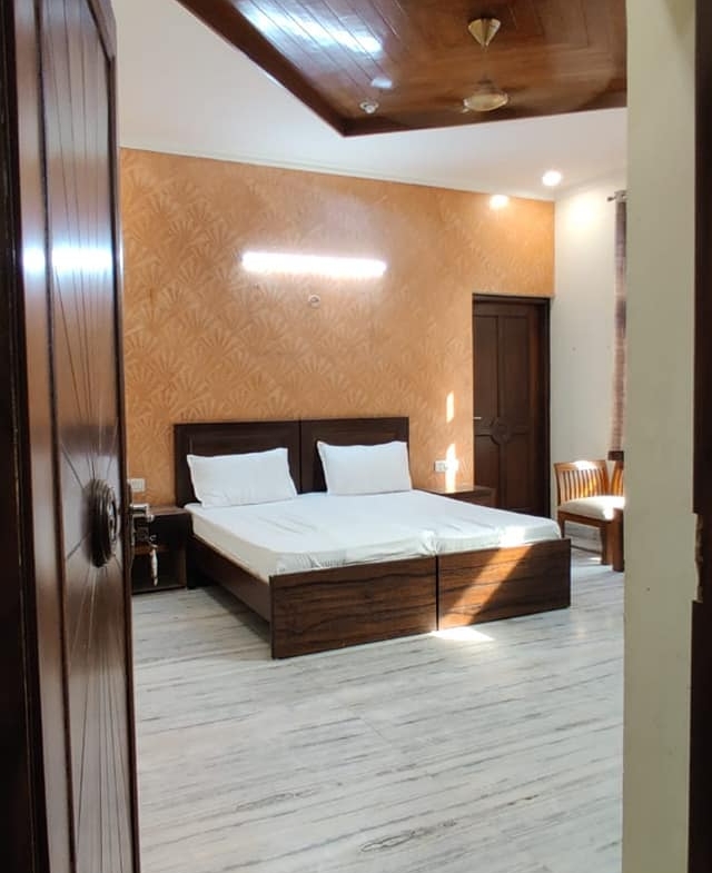 Unisex PG in sector 61 Noida