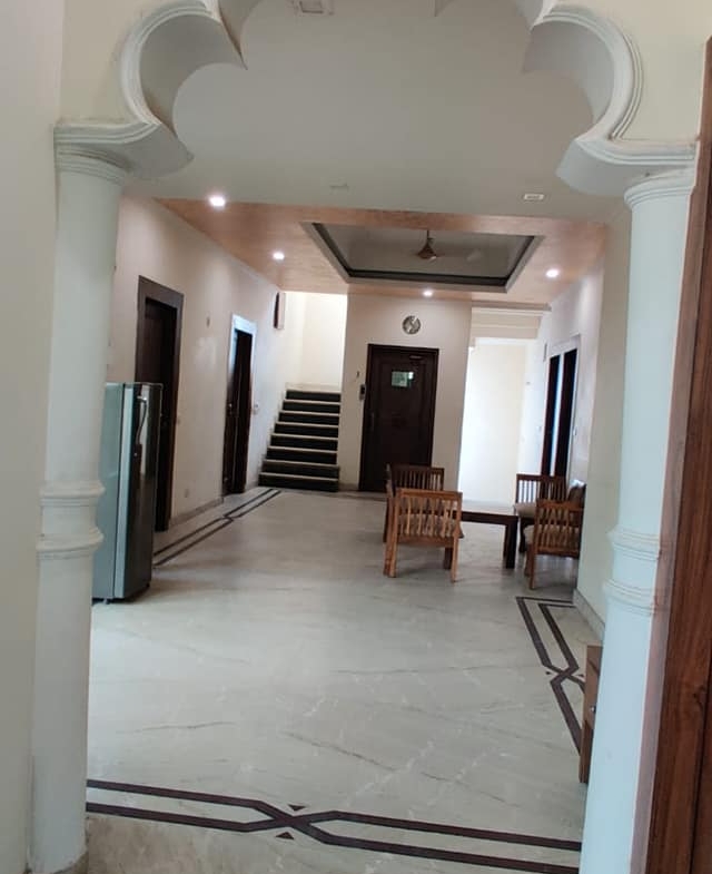 Unisex PG in sector 61 Noida