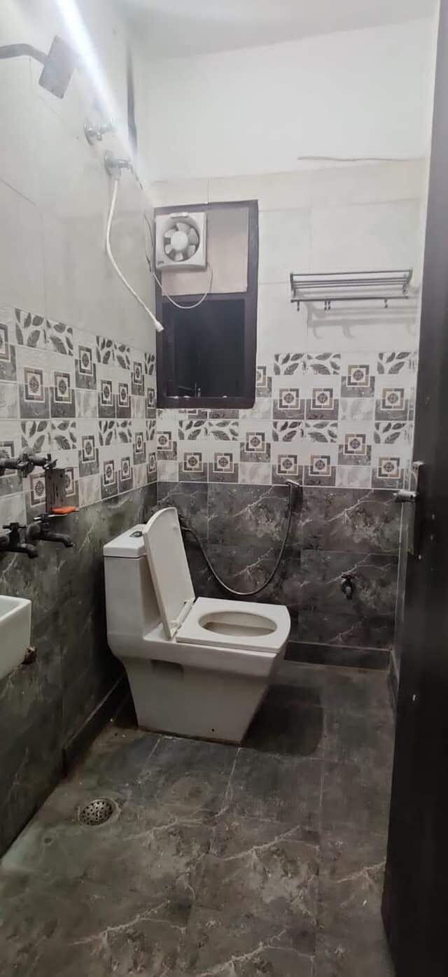 lk3 Unisex PG for Rent in Noida sector 45, UP