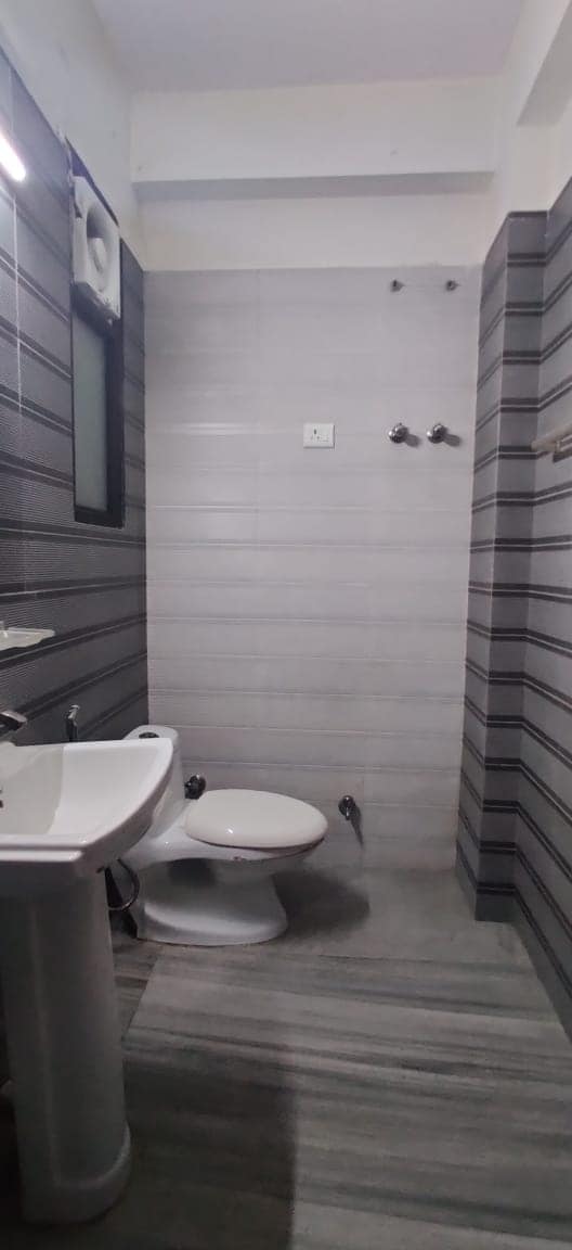 lp5 Unisex PG -Rent- Noida sector 41, UP