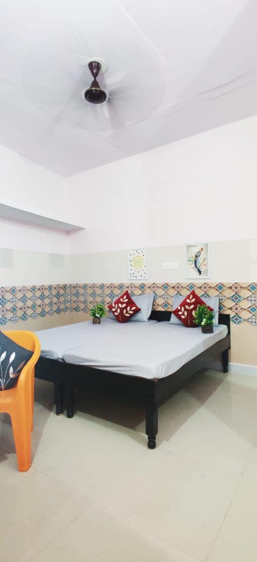 Unisex PG for Rent in Noida sector 51, UP