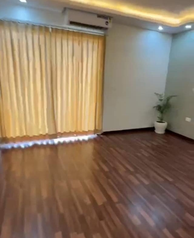 4 Beds+4 Baths +Dress +Servant quarter on Sale in Gurgaon Sec 85