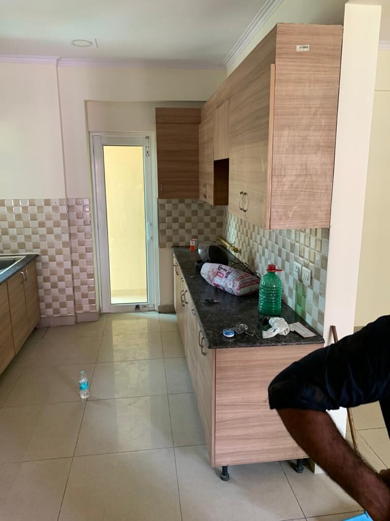 pk1 !…3 Beds 3 Baths Flat.. for.. Sale .. !! in Noida