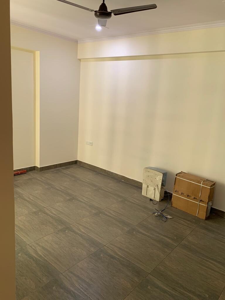 pk3 !…3 Beds 3 Baths Flat.. for.. Sale .. !! in Noida