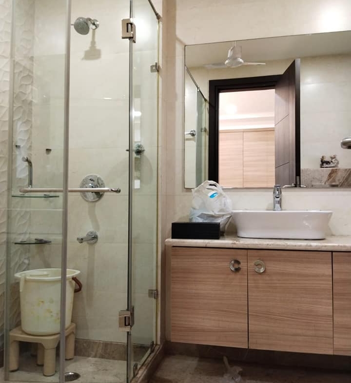 3BHK WITH 3 ATTACHED BATHROOMS HOUSE FOR RENT in North west Delhi
