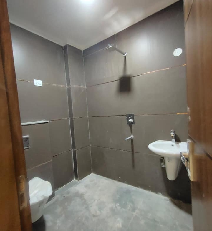 3 Beds SEMI FURNISHED available for rent in Saket