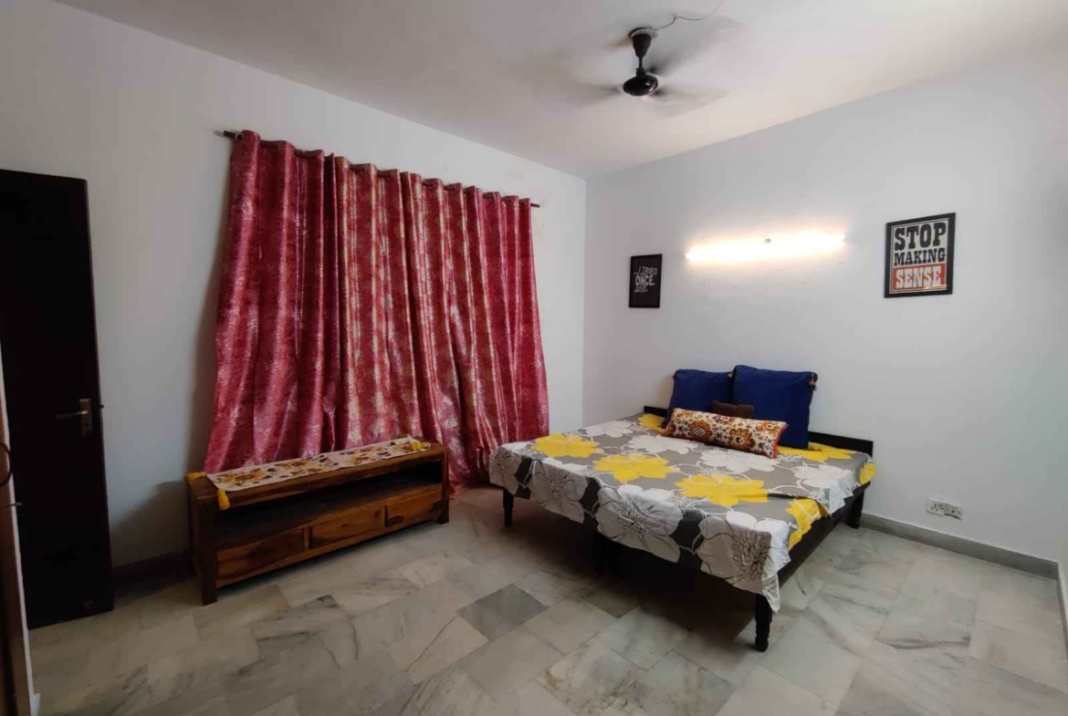 3 Beds FURNISHED FLAT AVAILABLE FOR BOYS near Saket Metro station in Delhi