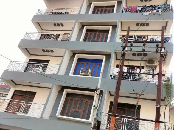 3 Bds – 2 Ba – 1350 ft2 3bhk flat near Vidhan Sabha Hazratganj Lucknow