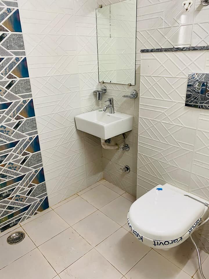 vc2 1Room Kitchen fully furnished set available for rent East of Kailash, Delhi
