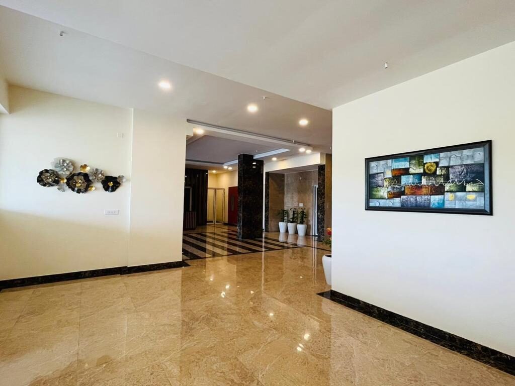 1, 2 ans 3 Beds -Under Construction Residential project in Yamuna express area for Sale