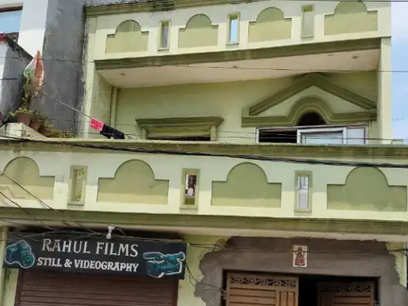 4+ Bds – 2 Ba – 1100 ft2 3 floor fully furnished house