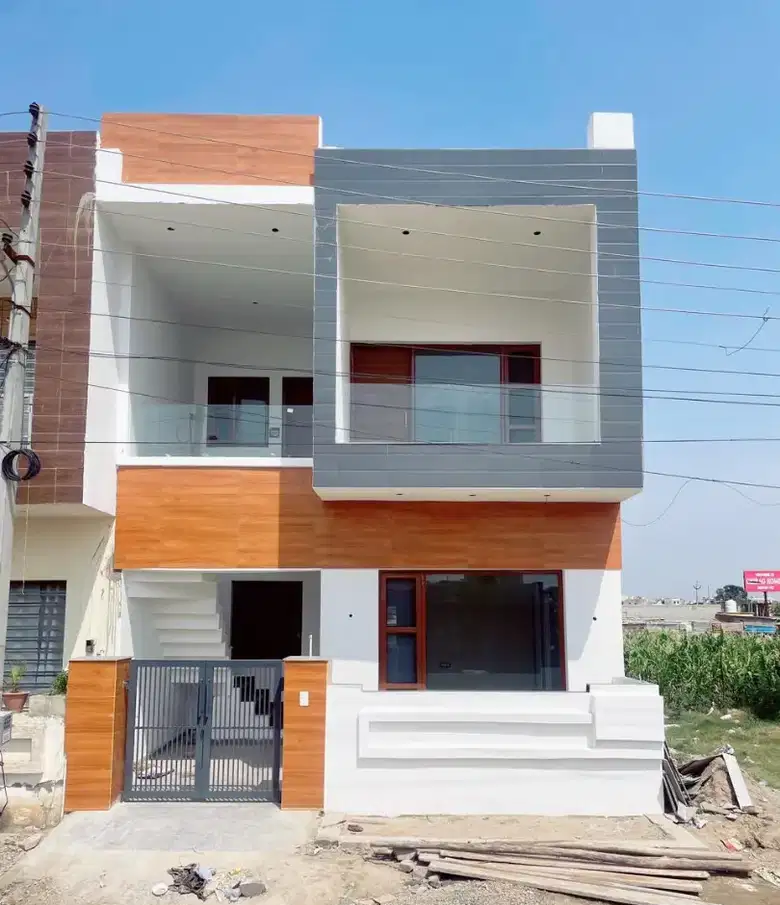 3 Bds – 3 Ba – 900 ft2 3BHK INDEPENDENT HOUSE ON CHANDIGARH ROAD