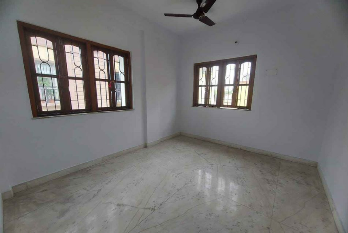 3 Beds and 2 Baths for Sale in Kolkata