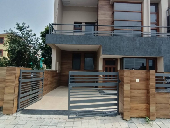 A Corner 3 Beds 3 Baths Duplex house for Sale in Chandigarh, Punjab