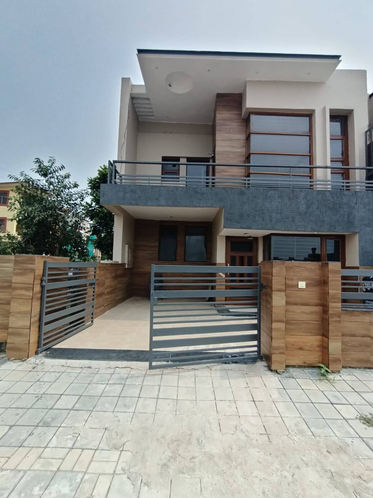 A Corner 3 Beds 3 Baths Duplex house for Sale in Chandigarh, Punjab