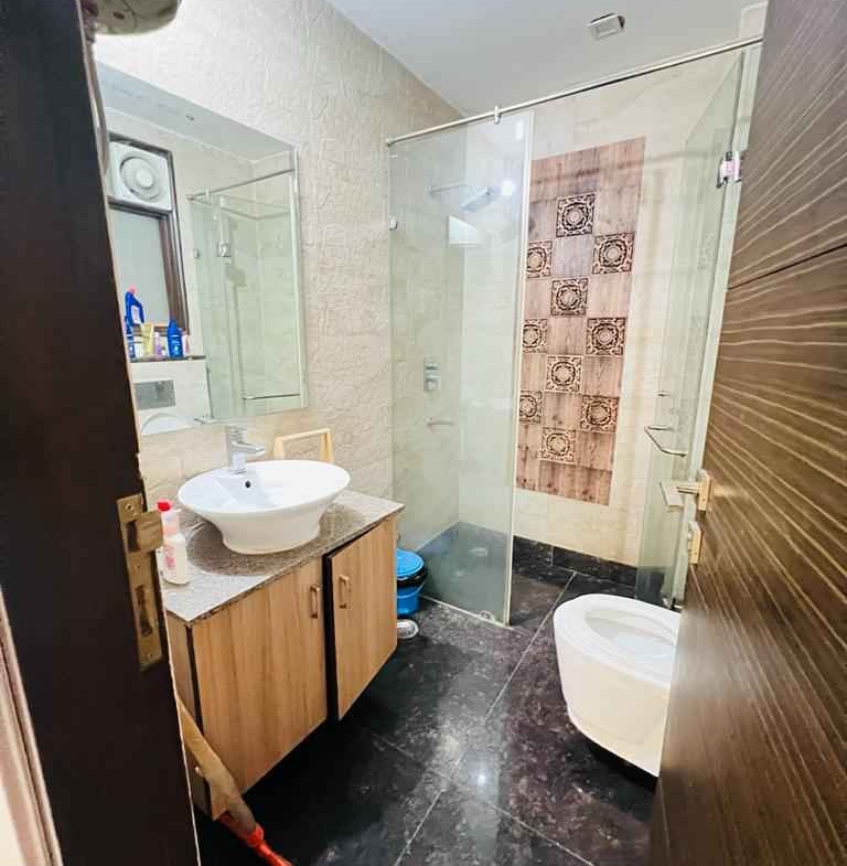 Beautiful Fully furnished 3 Beds 3 Baths – Apartment for Rent in Delhi