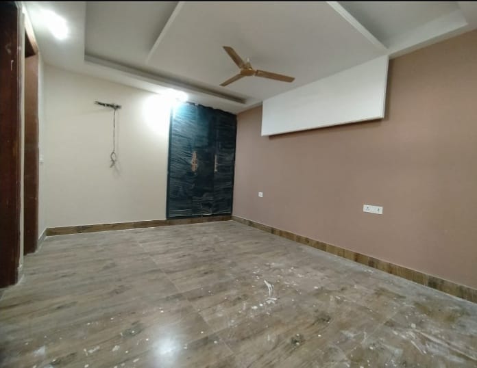 3 Beds semi furnished flat for rent in Chattarpur, Delhi