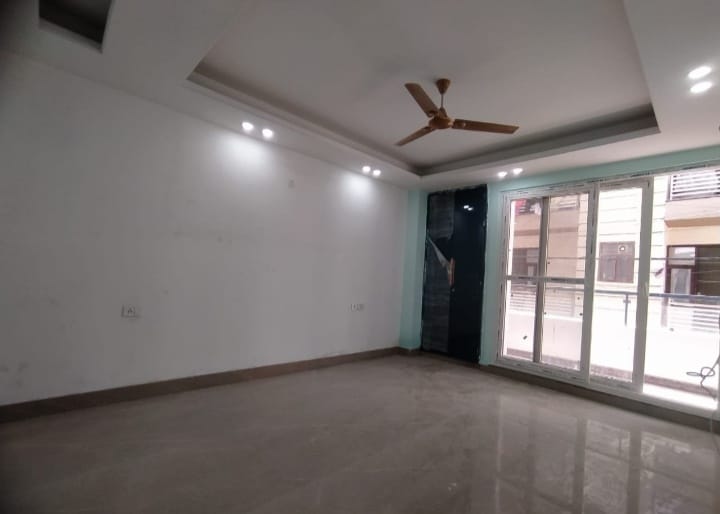 3 Beds semi furnished flat for rent in Chattarpur, Delhi