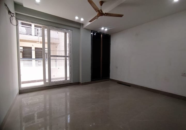 3 Beds semi furnished flat for rent in Chattarpur, Delhi