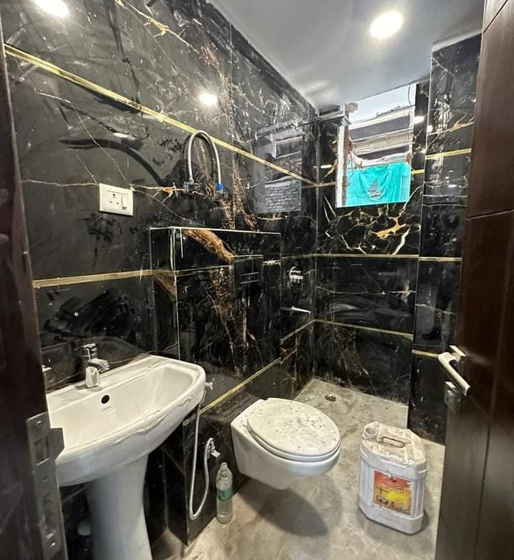 3 Beds semi furnished flat for rent in Chattarpur, Delhi