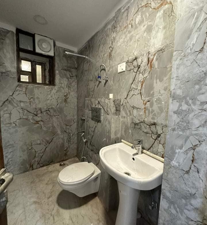 3 Beds semi furnished flat for rent in Chattarpur, Delhi