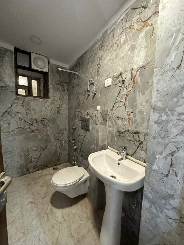 3 Beds semi furnished flat for rent in Chattarpur, Delhi