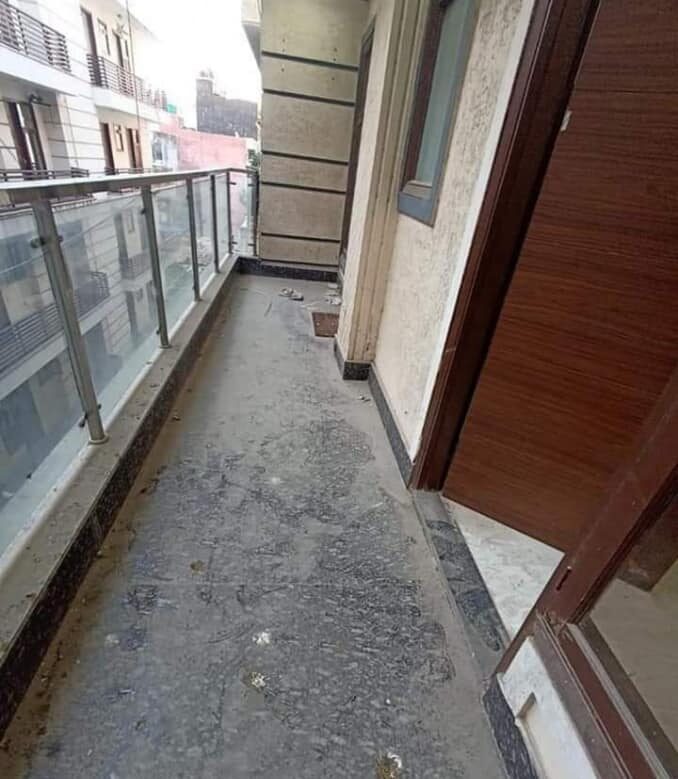 3 Beds semi furnished flat for rent in Chattarpur, Delhi