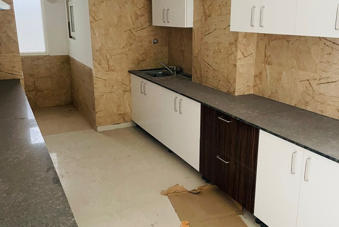 5 Beds 5 Baths Pent house with roof rights for Sale in Dehradun, Uttrakhand