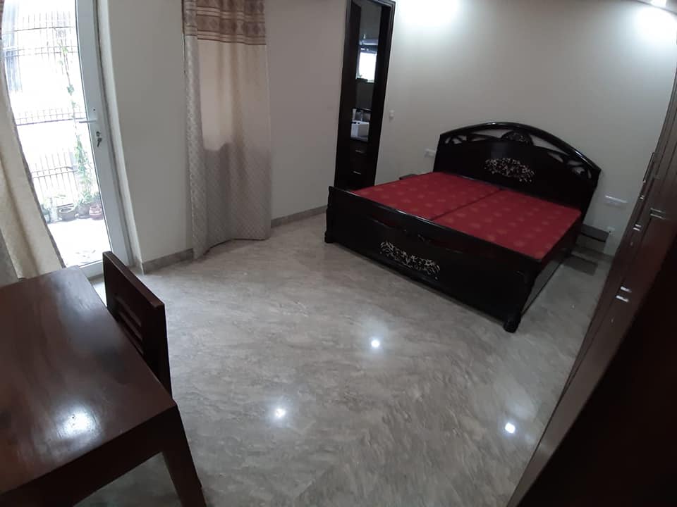 3 Beds furnished flat for rent in Delhi