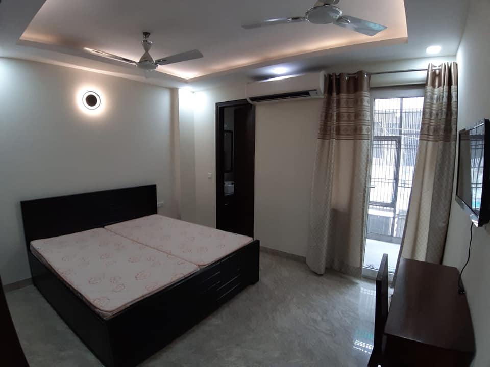 3 Beds furnished flat for rent in Delhi