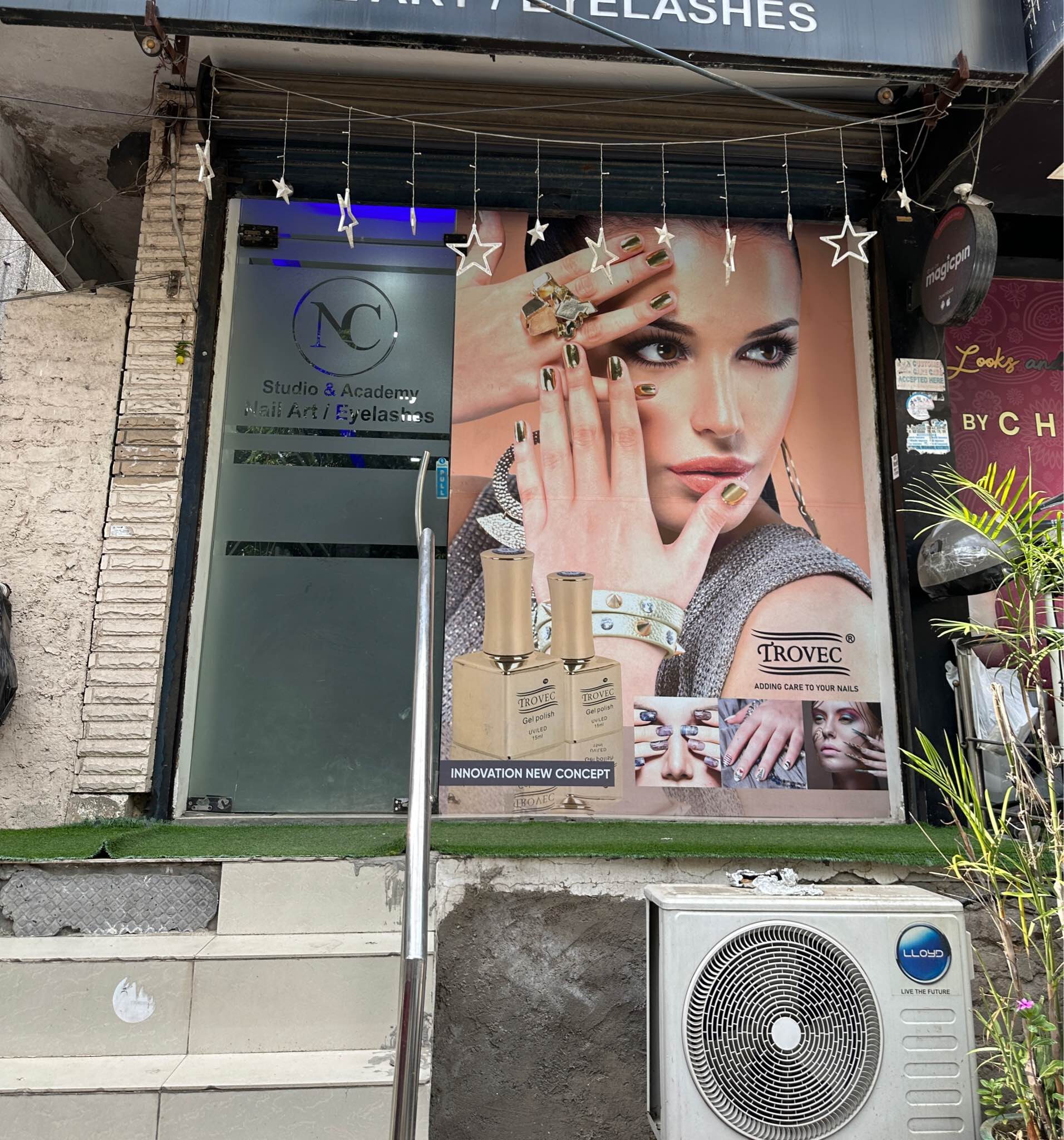 b2 1 Room 1 bath – Shop for Rent in Rohini, Delhi