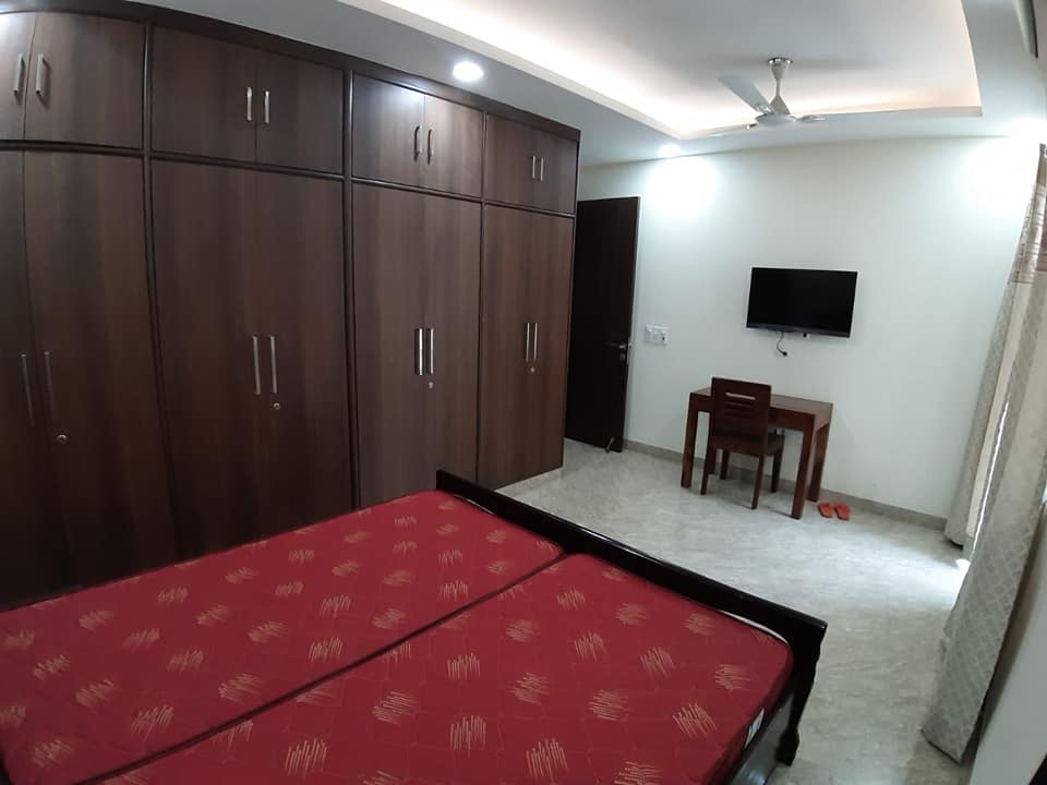 3 Beds furnished flat for rent in Delhi