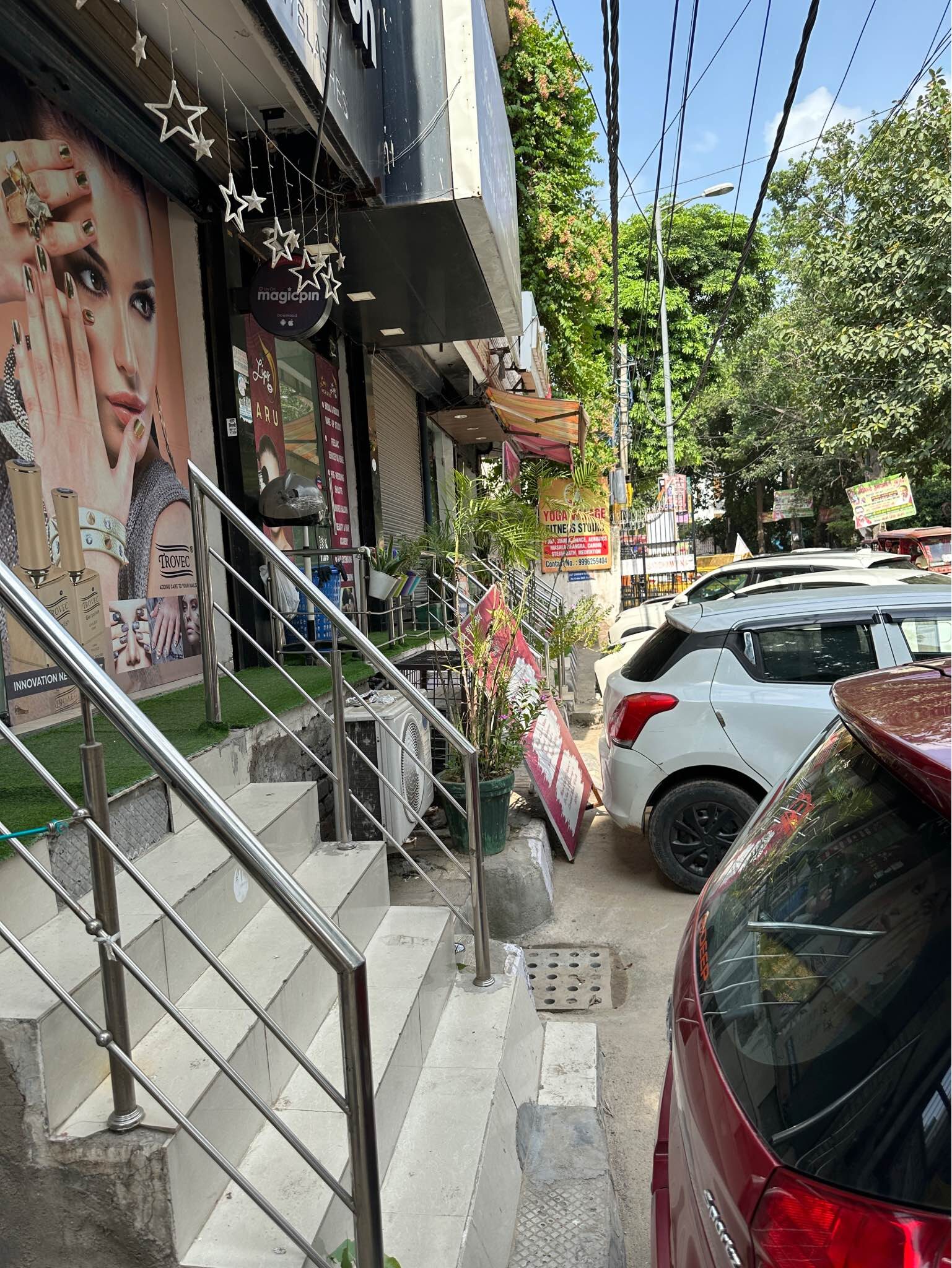b3 1 Room 1 bath – Shop for Rent in Rohini, Delhi