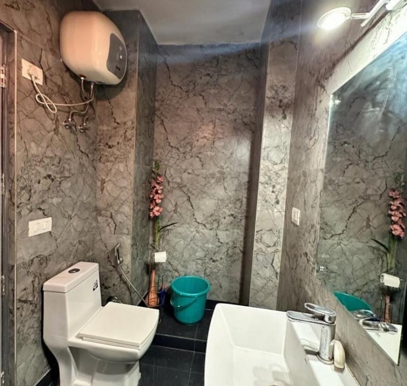 BRAND NEW 1 ROOM LEFT IN 3 BHK FURNISHED FLAT NEAR SAKET METRO DELHI