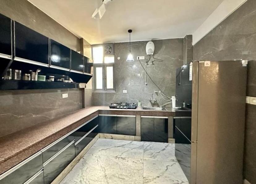 BRAND NEW 1 ROOM LEFT IN 3 BHK FURNISHED FLAT NEAR SAKET METRO DELHI