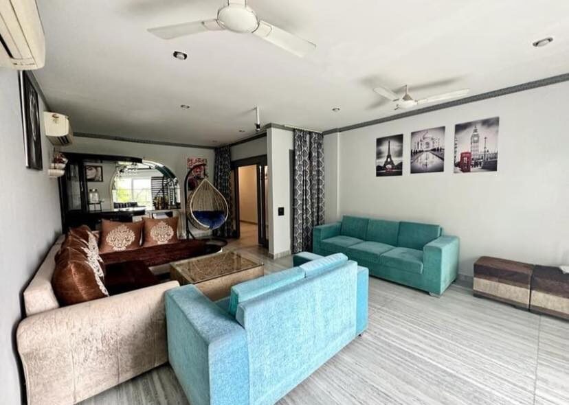 BRAND NEW 1 ROOM LEFT IN 3 BHK FURNISHED FLAT NEAR SAKET METRO DELHI