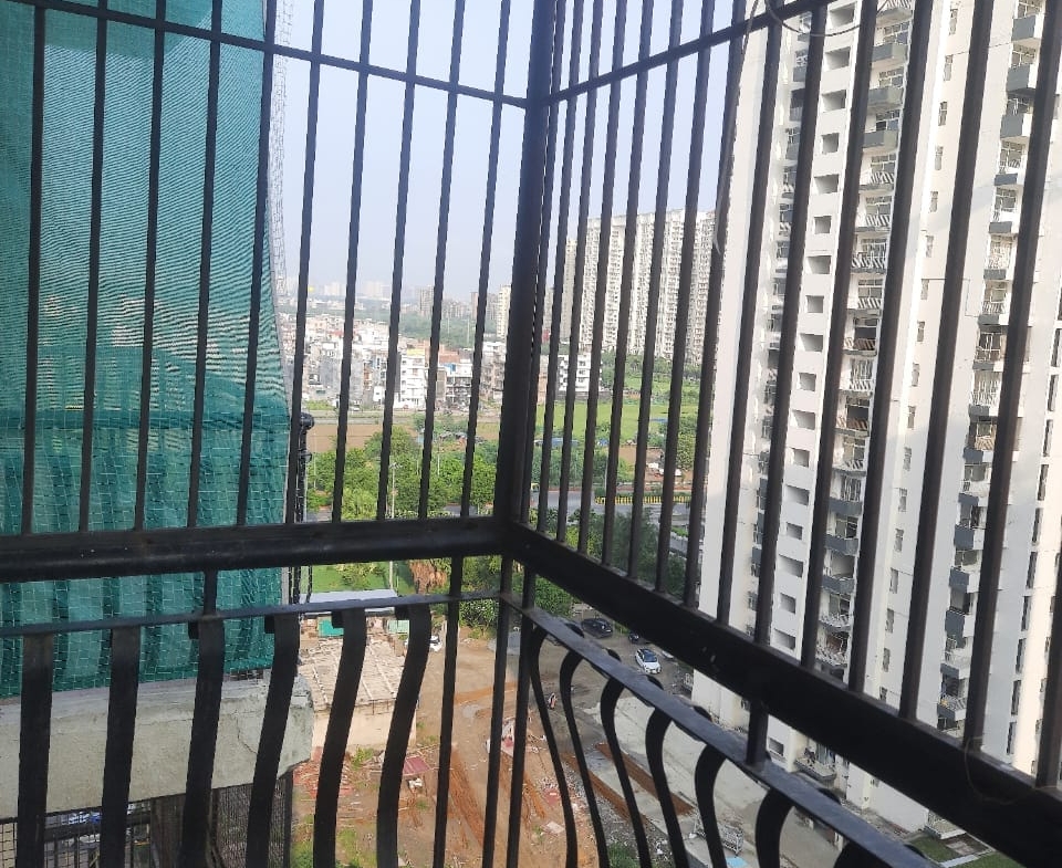 2 Beds Hall Kitchen for rent in Noida, UP