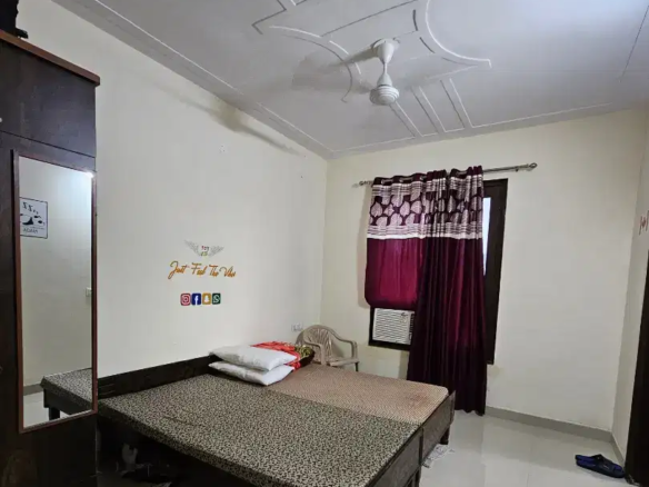 1 Bds – 1 Ba – 585 ft2 1BHK CORNER EAST FACING FLAT NEAR GREEN PARK
